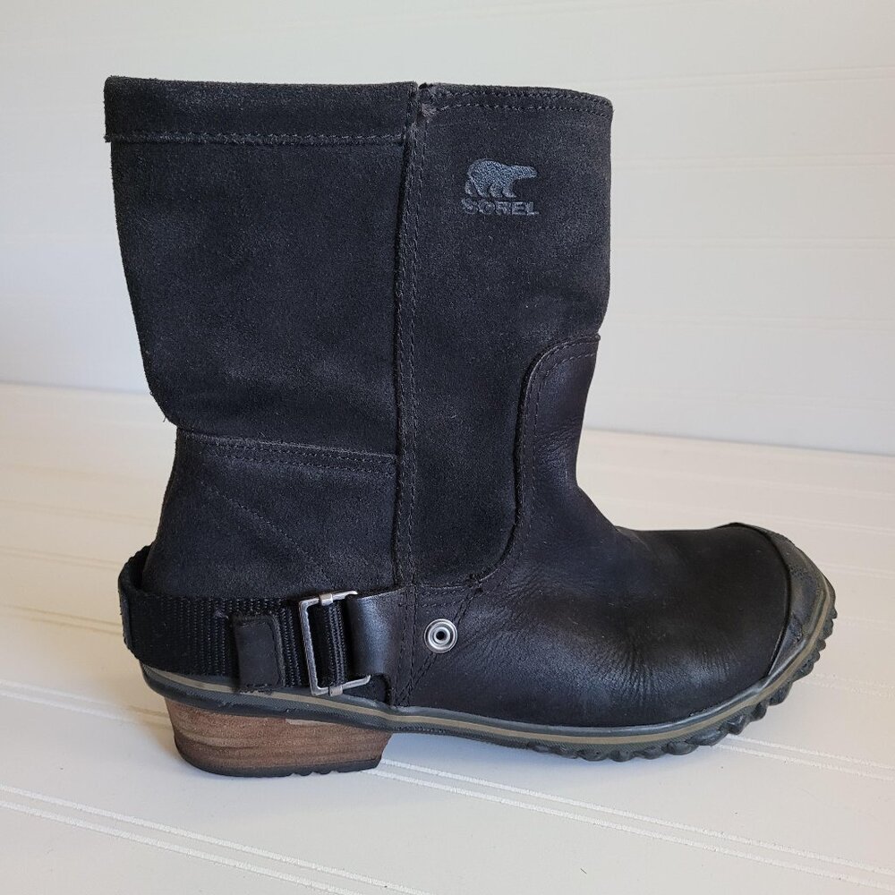 Sorel Slimshortie Boots Size 7 Black Suede and Leather Moto Buckle Pull On